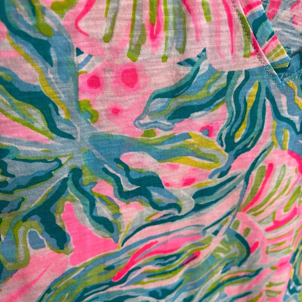 Lilly Pulitzer Colorful Tropical Short Sleeve Tee - Picture 2 of 2